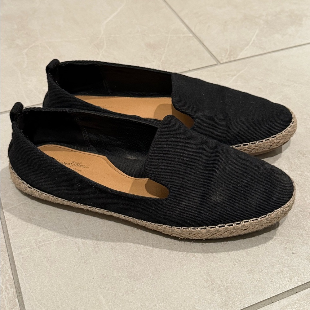Universal Thread Canvas shoes